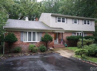 15 Midwood Way, Colonia, NJ 07067