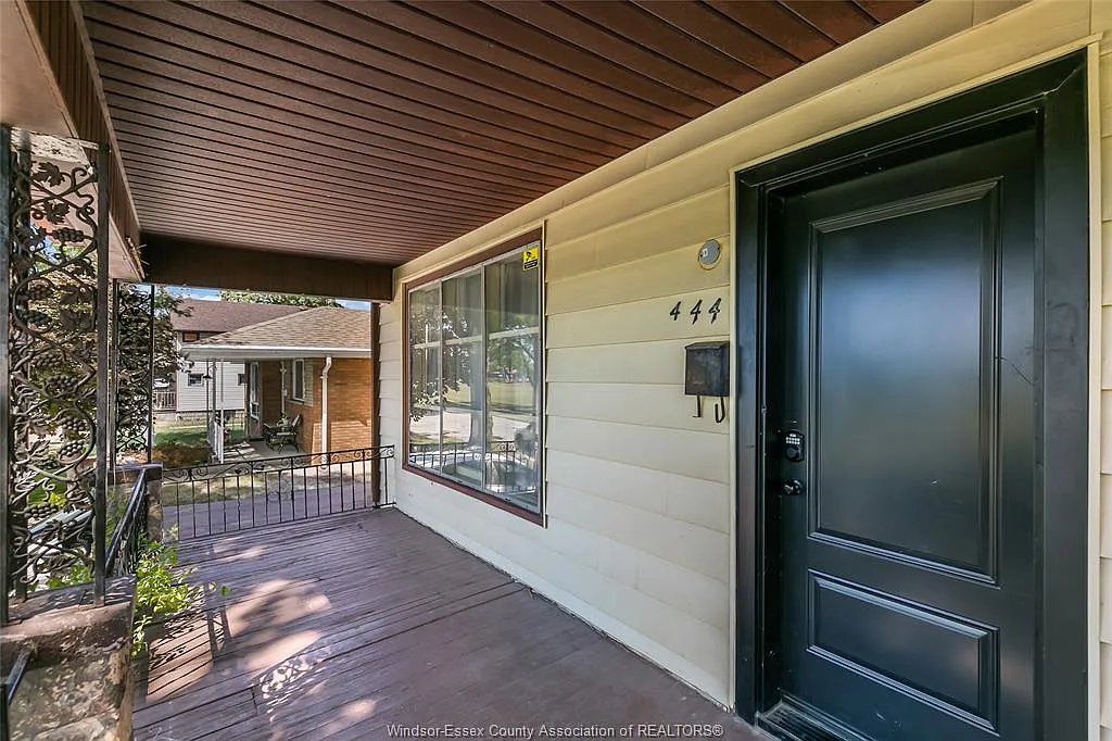 4 bed, $2,400 — Photo 4