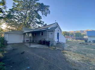 818 8th St, Clarkston, WA 99403