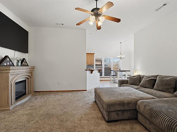 5th image of 4601 Churchill