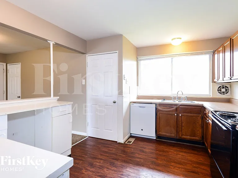 825 Manresa Ln — Photo 5