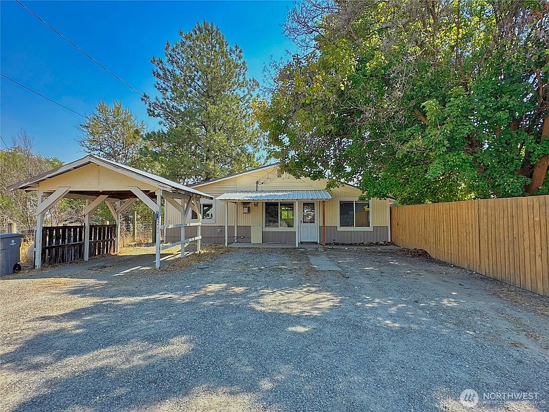 3rd image of 1211 Hughes Lane