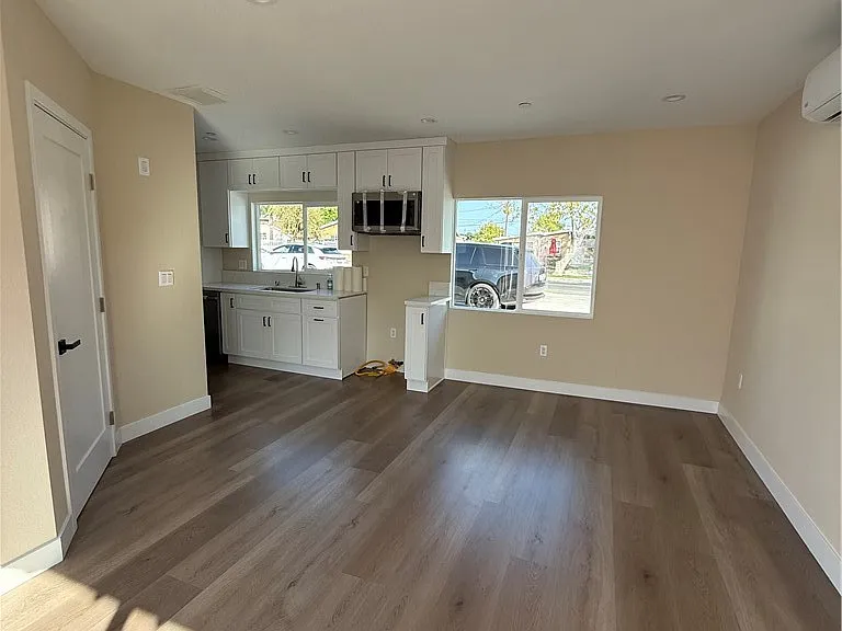 14441 Astoria St — Photo 2