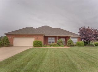 1421 Ogles Creek Ct, Lebanon, IL 62254