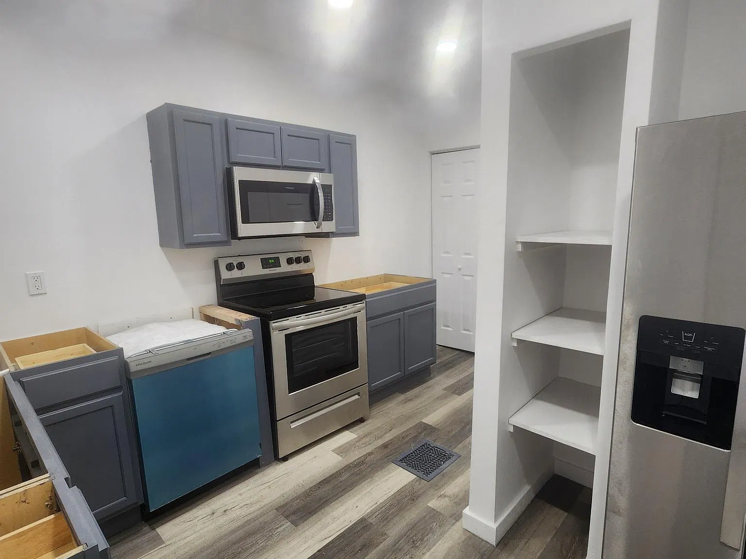 5 bed, 1.5 bath, 1596 sqft, $2,400 — Photo 3
