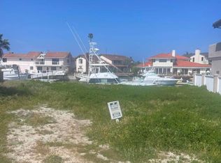 2121 Peninsula Rd, Oxnard, CA 93035