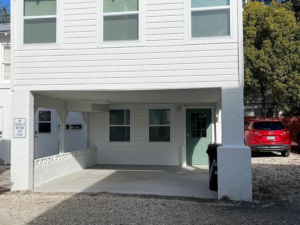 134 1/2 King St