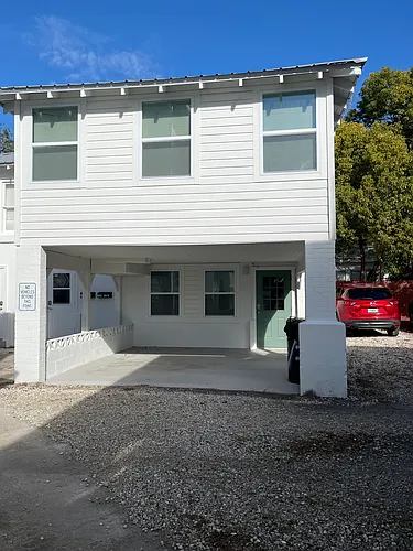 134 1/2 King St Photo 1