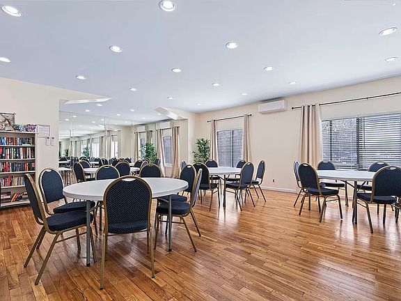 5th image of 2540 Shore Blvd APT 2F