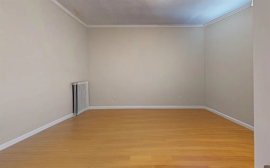 3 bed, 850 sqft, $3,125 — Photo 1
