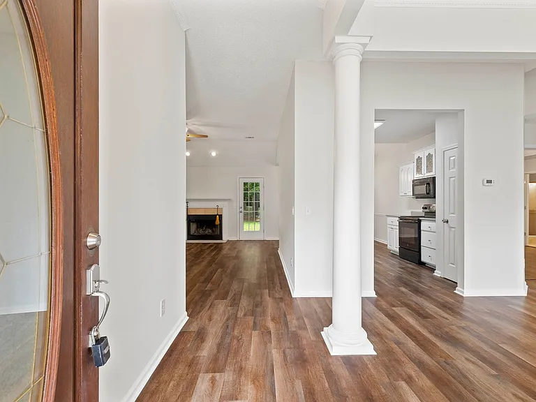 371 Marshview Dr — Photo 3