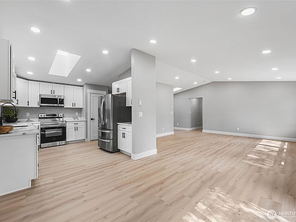 2nd image of 1201 SE Dickinson Avenue