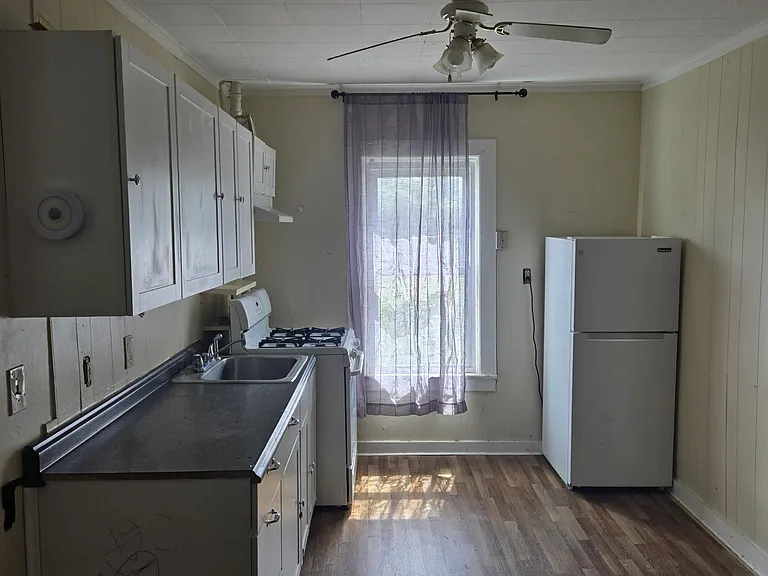 125 S Grand Ave #1 — Photo 2