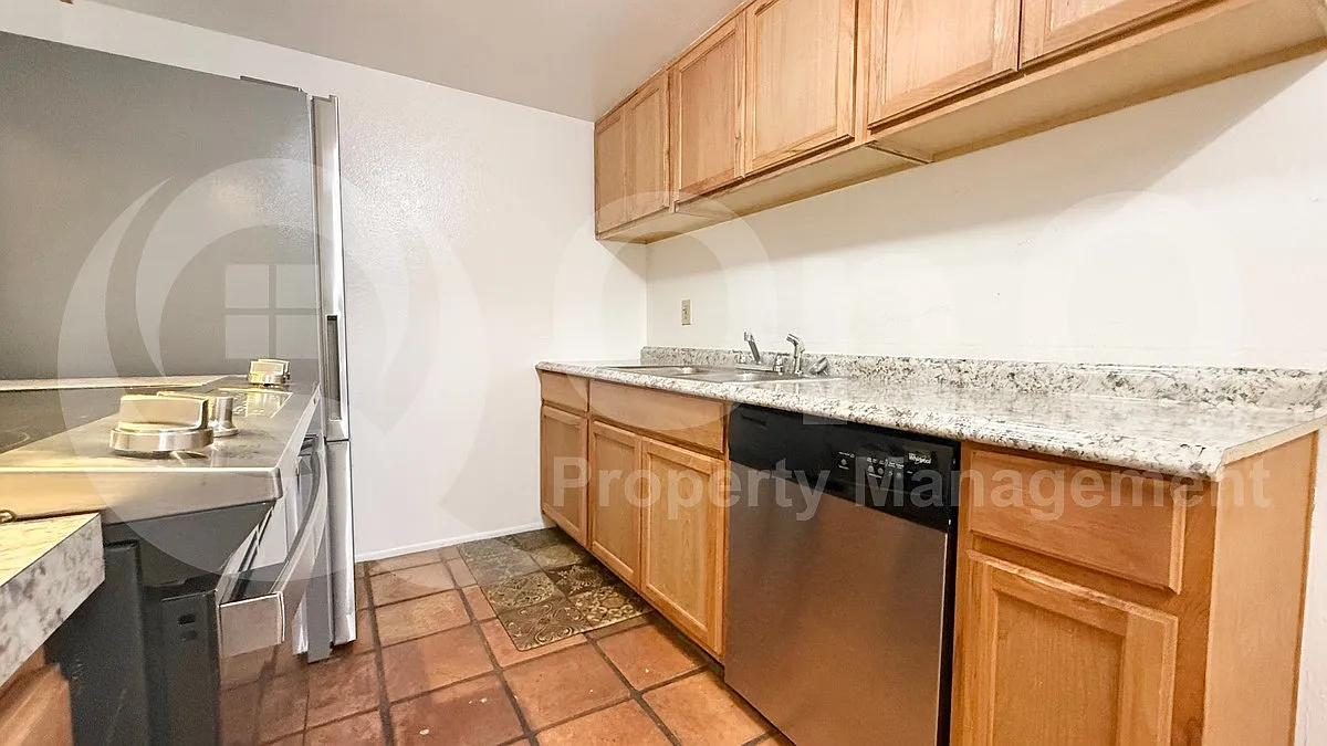 2 bed, 1.0 bath, 924 sqft, $1,250 — Photo 4