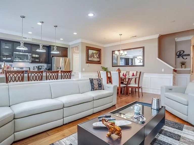 22057 Barrington Way — Photo 3