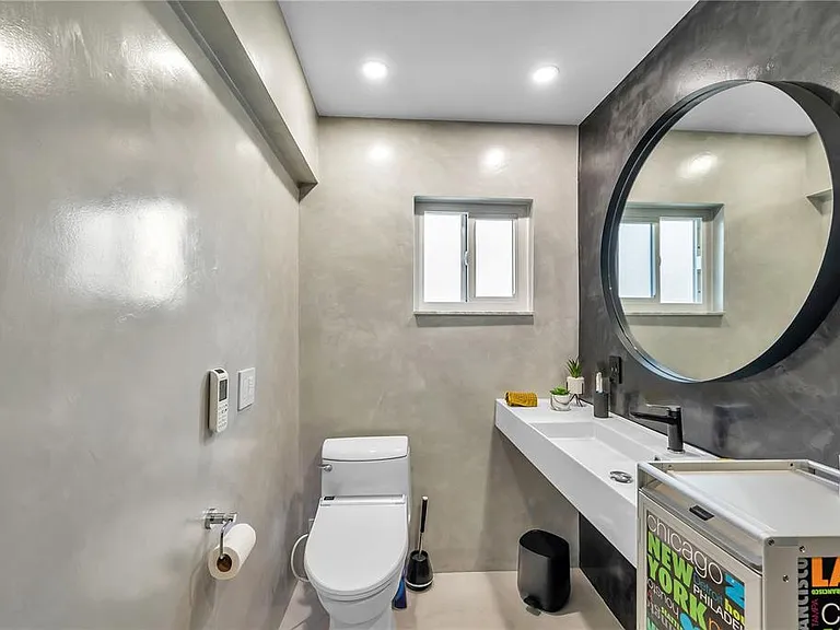 224 6th Ave N #13 — Photo 26