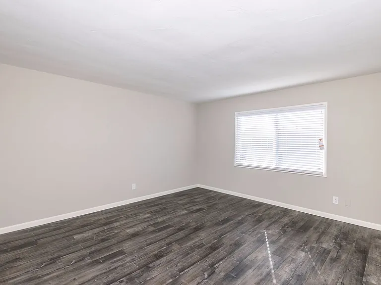 901 Manhattan Ave #8 — Photo 4