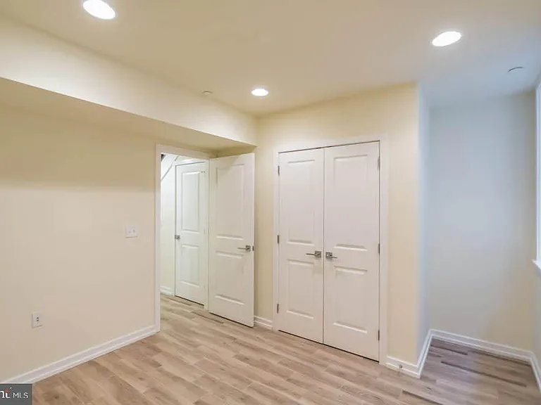 806 N Burns St #1 — Photo 15