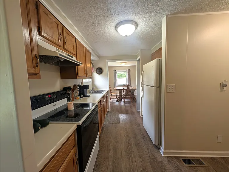10135 Sampson Rd — Photo 7