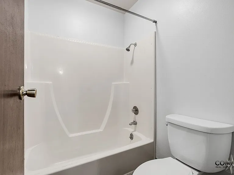 1025 W. MacArthur Avenue — Photo 23