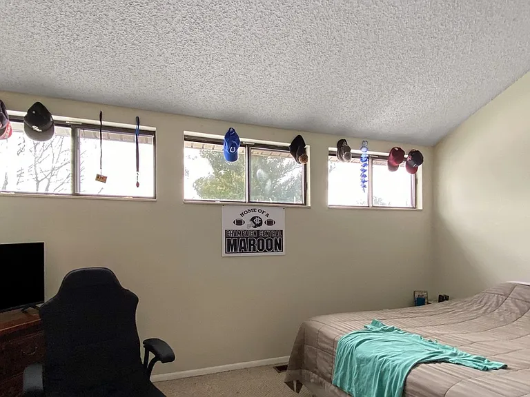 2105 Melrose Dr — Photo 12