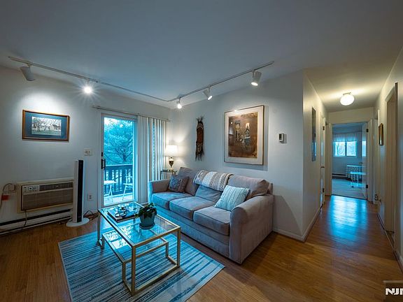 3rd image of 208 Federal Hill Rd