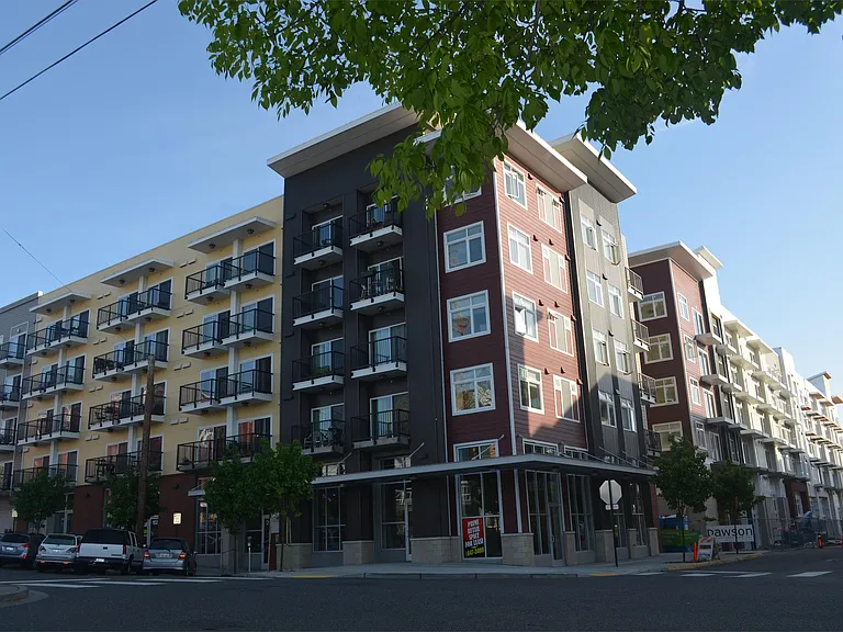 200 E Maple St — Photo 14