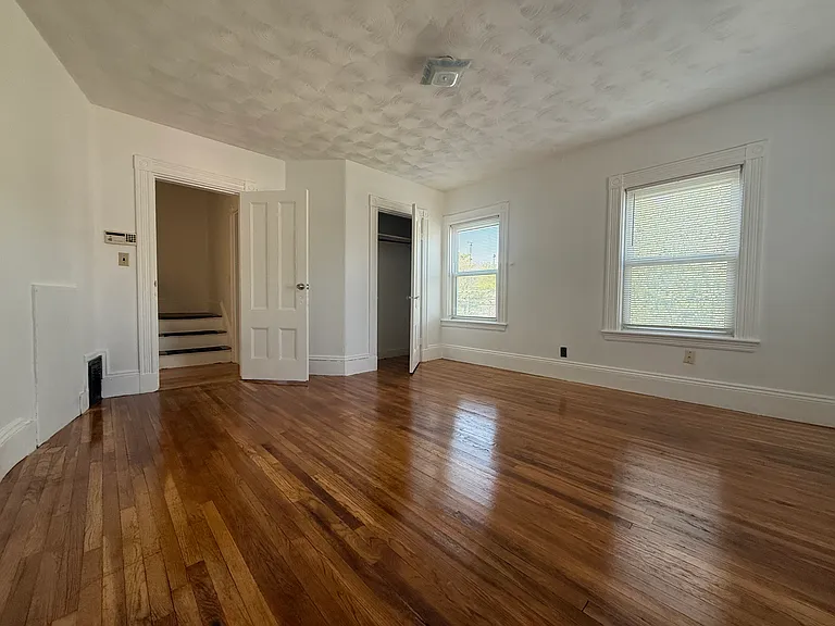 66 Round Hill St — Photo 13