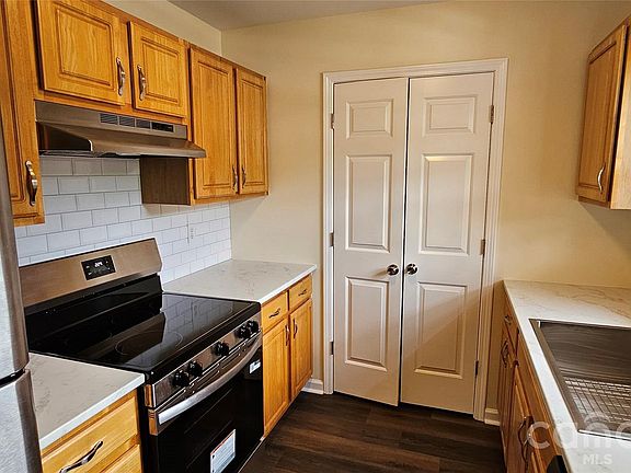 4th image of 605 Carlyle Way