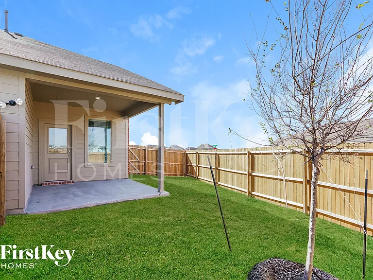 2528 Northcote Dr — Photo 18