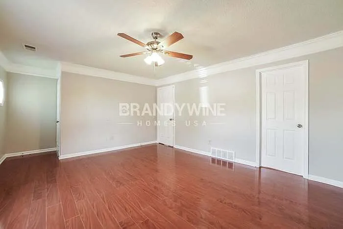 7477 Stonington Dr — Photo 11