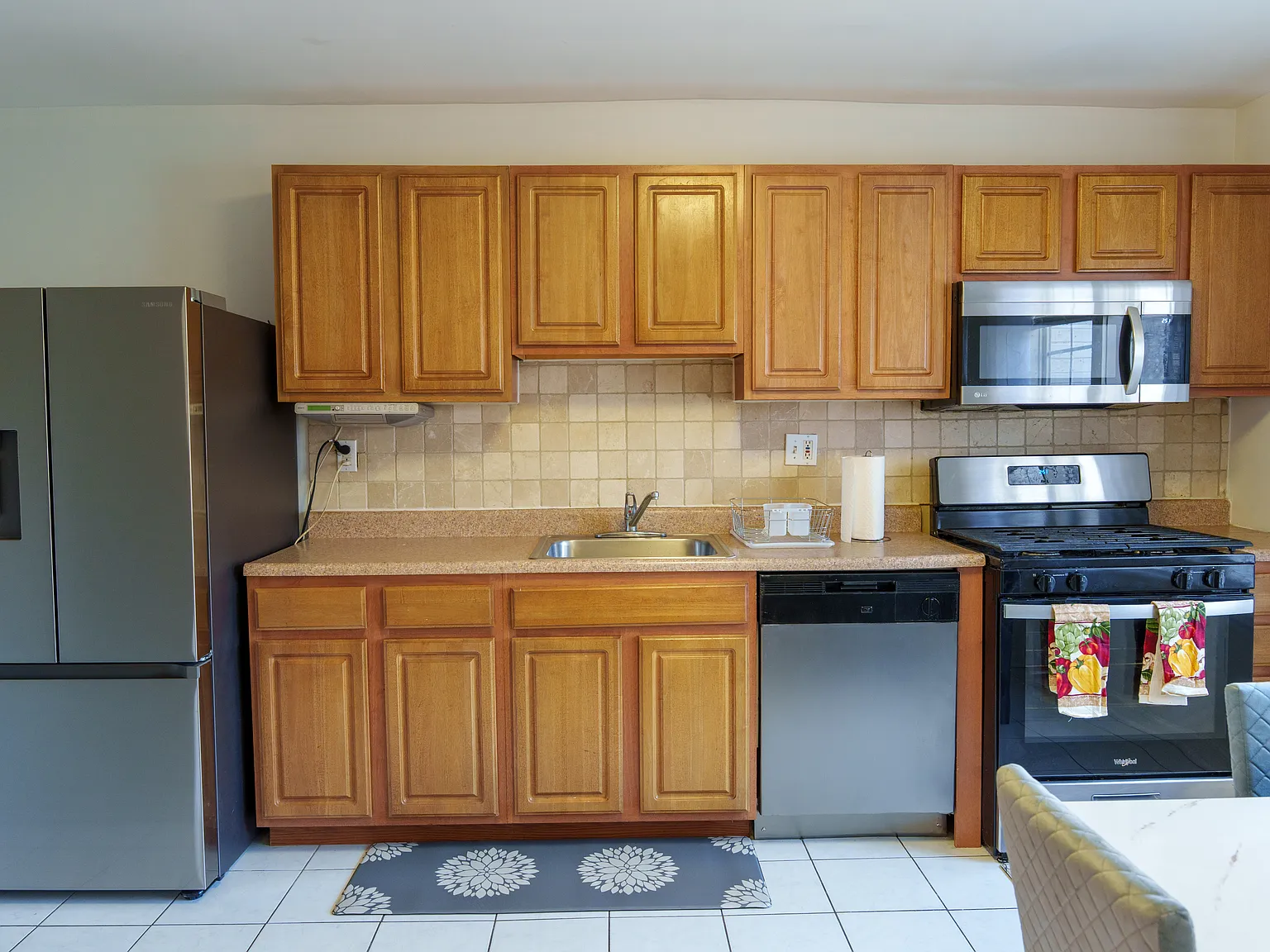 8439 Pioneer Dr — Photo 3