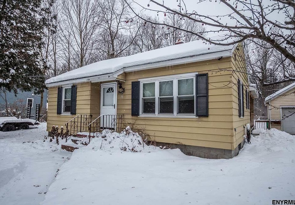 1st image of 244 Ferry Blvd