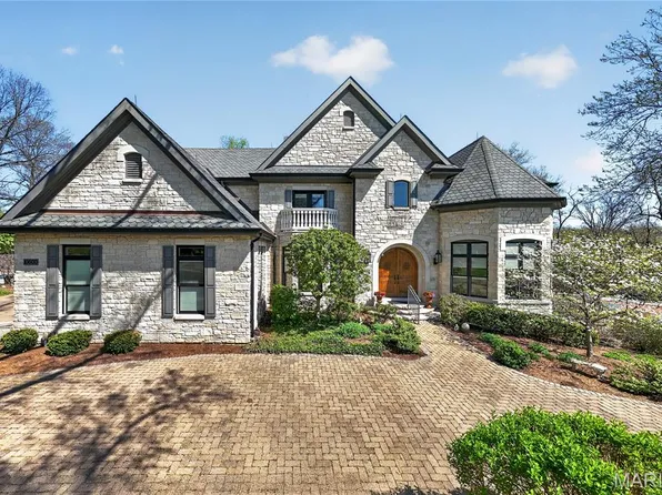 10600 Country View Dr, Saint Louis, MO 63141