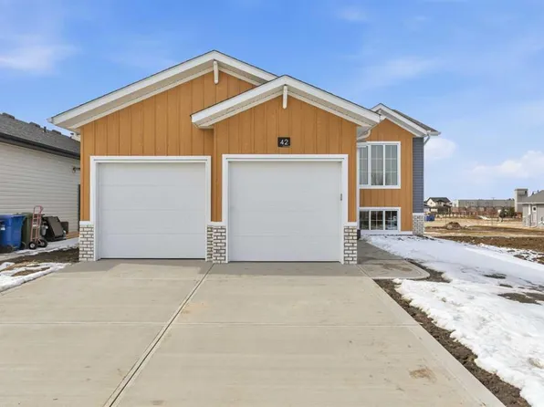 42 E Tarzwell Ave, Red Deer, AB T4P 0Y9