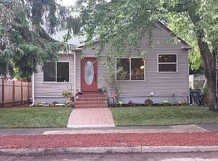 5911 SE Bush St, Portland, OR 97206