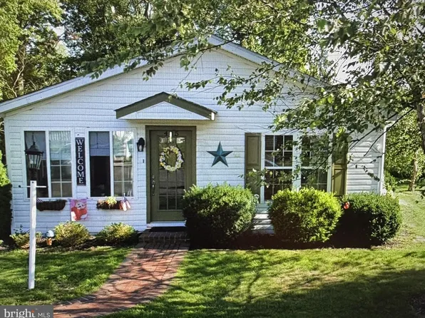 485 Goldenrod Xing W, New Hope, PA 18938