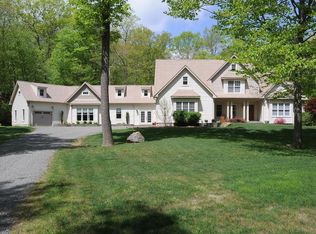 7 Bishop Rd, Oxford, CT 06478