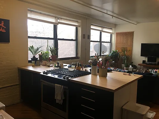 Rented by R New York | media 24