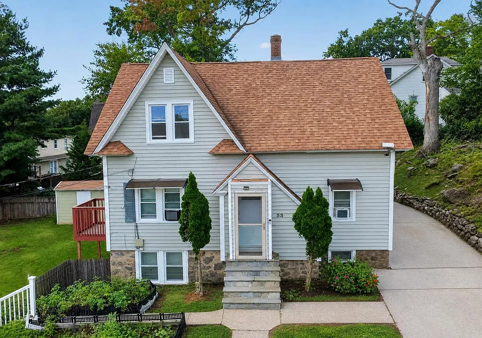 53 Mohican Ave