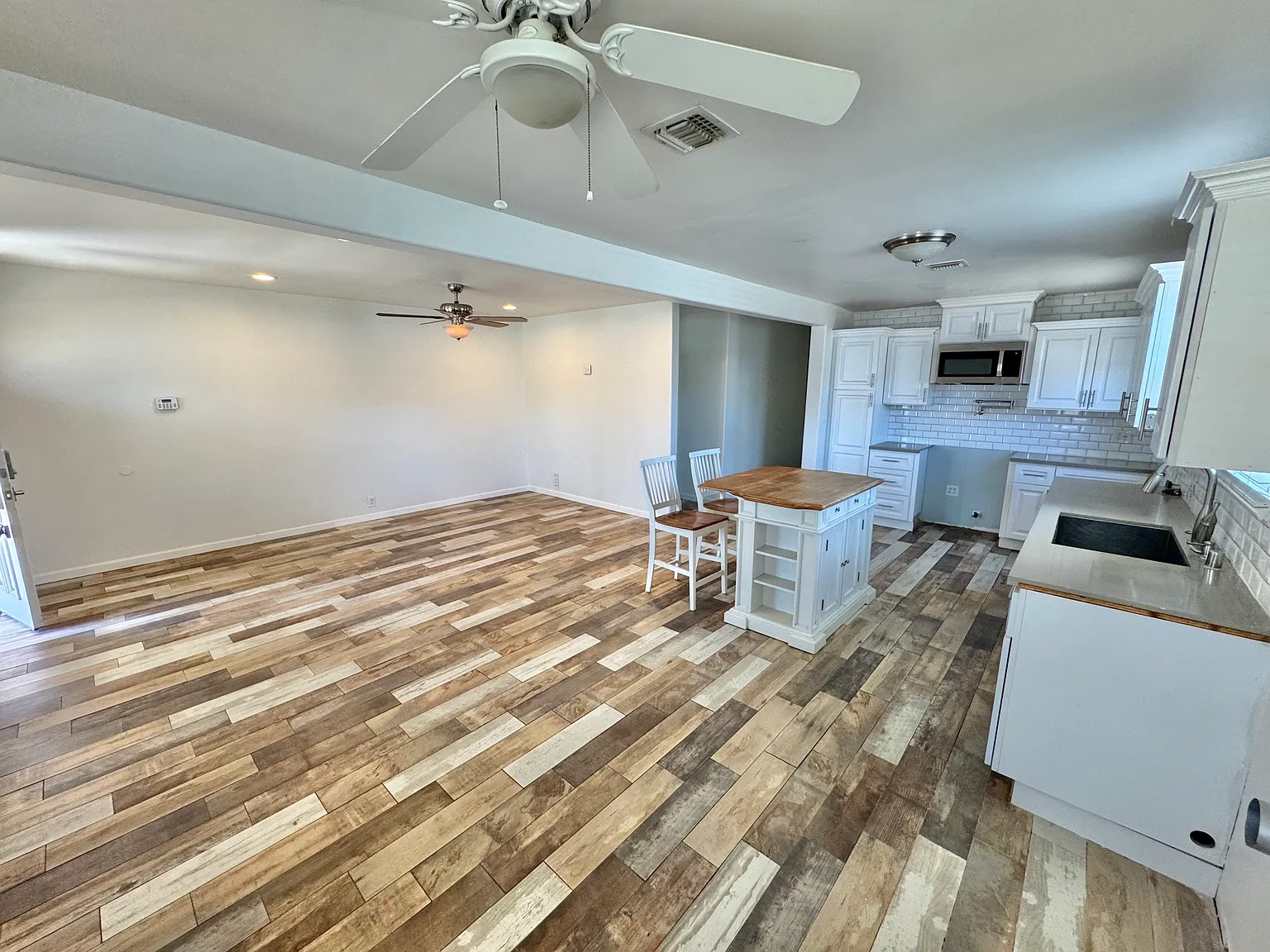 3 bed, 1146 sqft, $3,100 — Photo 4