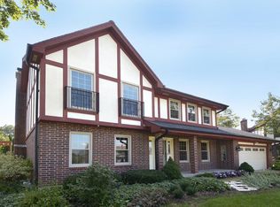 2320 N James Ct, Arlington Heights, IL 60004