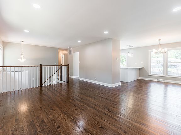 5th image of 605 Derbyshire Ln