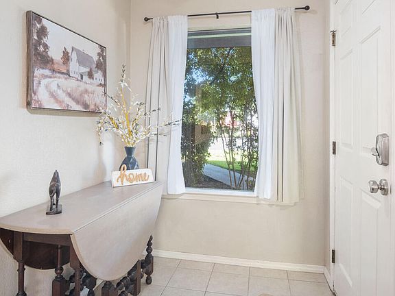 4th image of 1032 E Oakridge Avenue