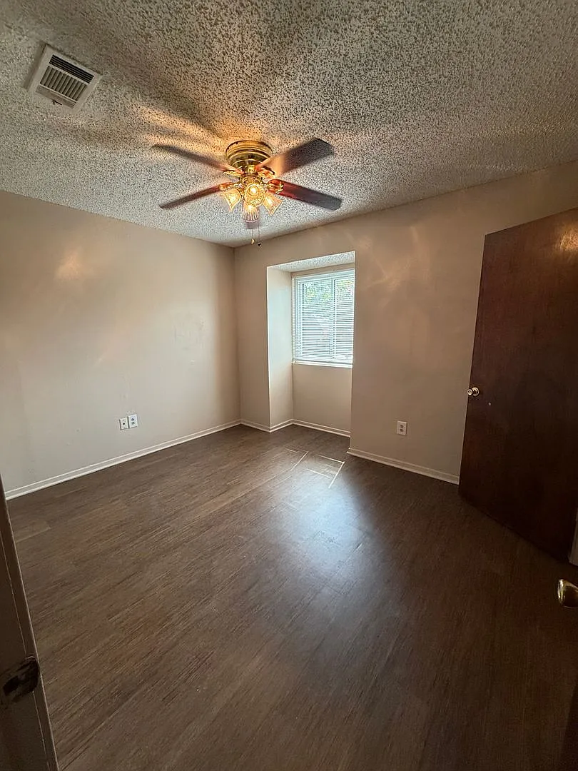 2 bedroom 2 bath town home in a gated community — Photo 4
