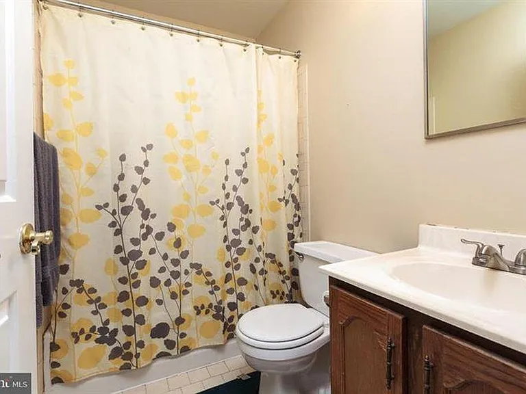 627 Lochern Ter — Photo 7