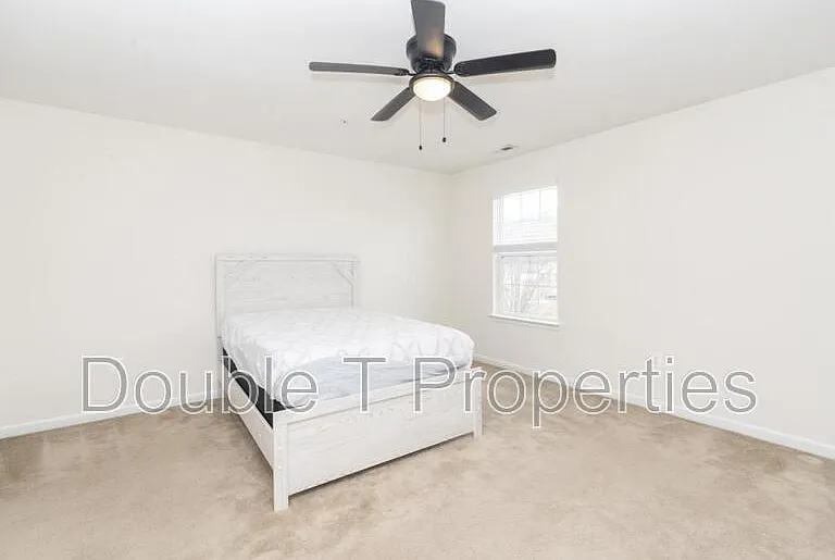 1841 Graymount Way — Photo 14