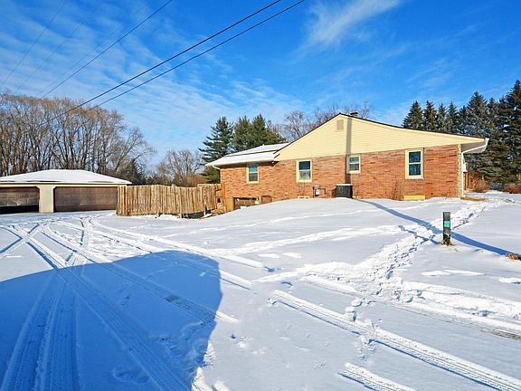 2nd image of 1909 Larpenteur Ave E