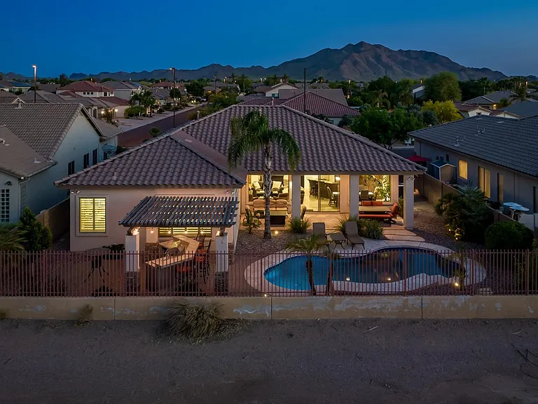 4176 E Clubview Dr — Photo 3