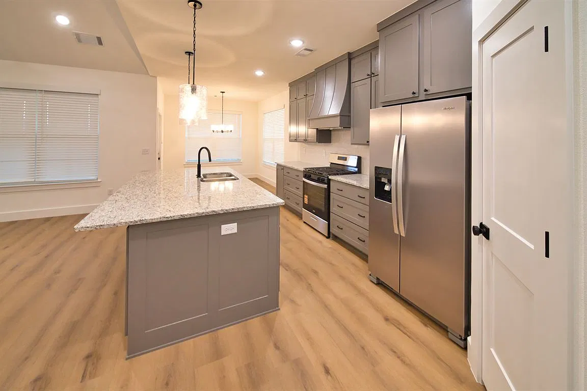 3 bed, 1703 sqft, $2,195 — Photo 3